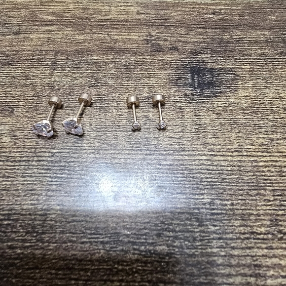 2 pairs of rhinestone gold tone twist on back stud earrings - Picture 4 of 5